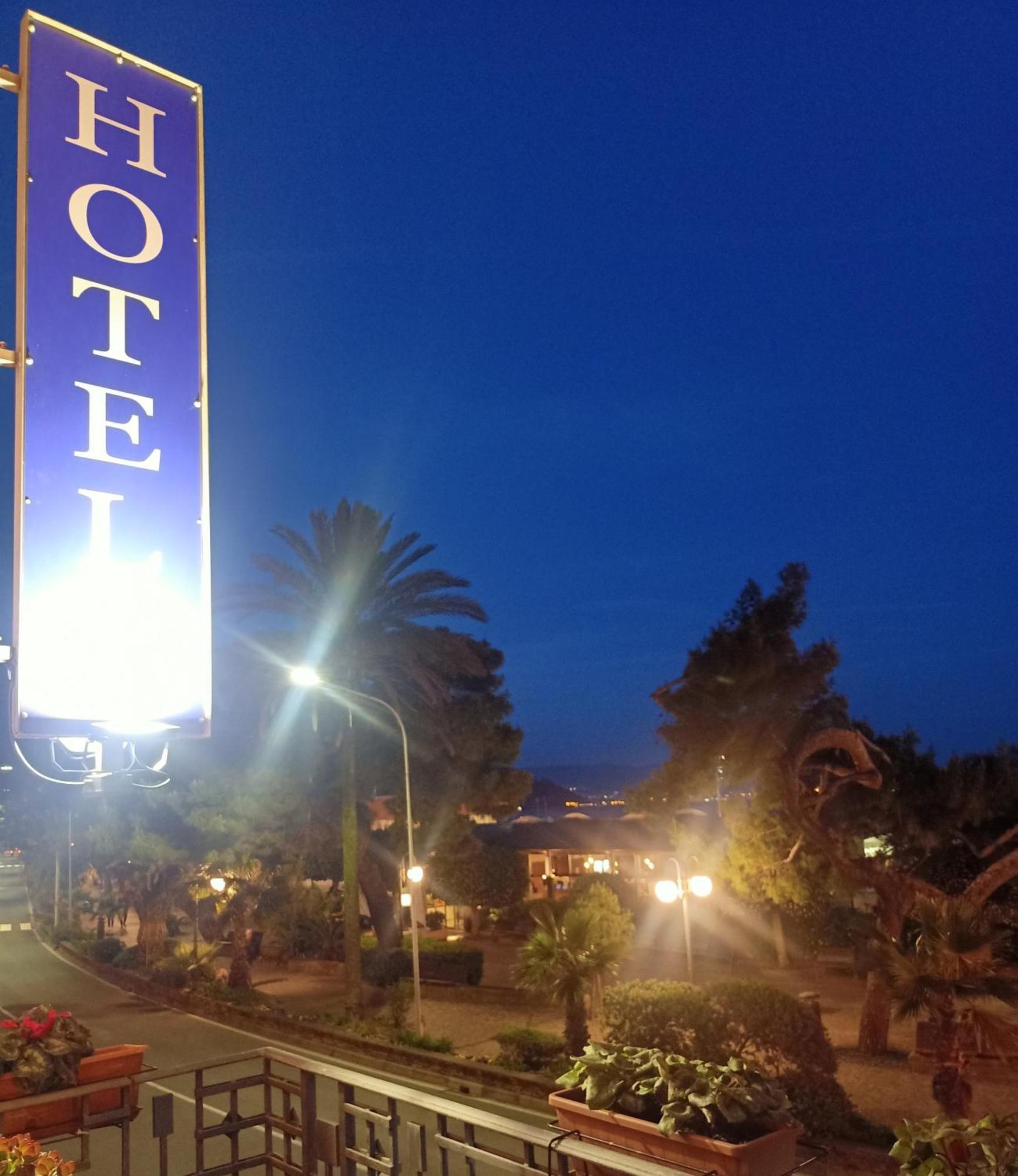 Hotel Serena *